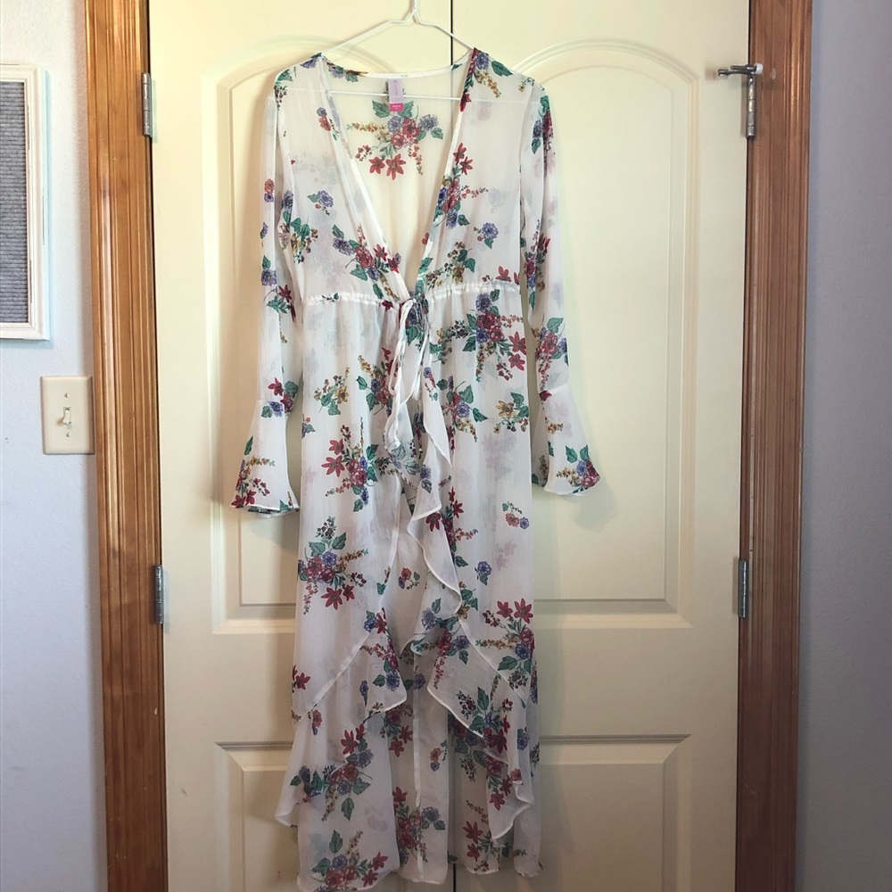NO BOUNDARIES white floral long kimono